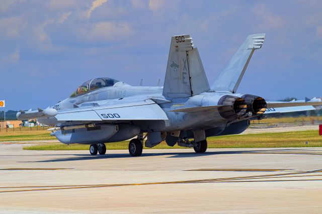 McDonnell Douglas FA-18 Hornet (16-8384)