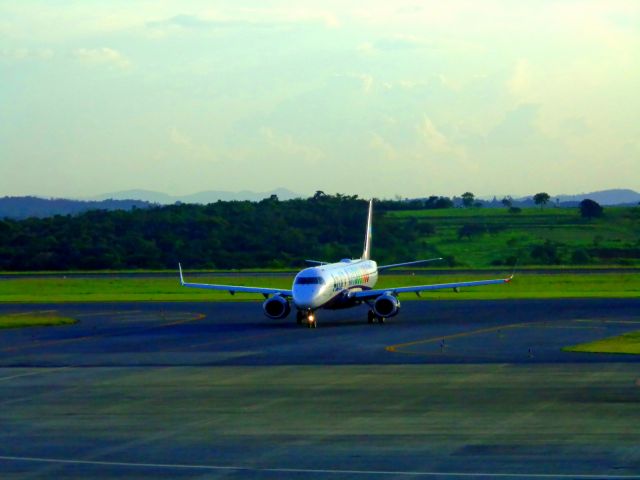 Embraer ERJ-190 (PR-AXS)
