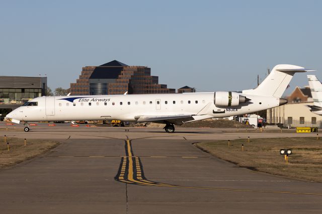 Canadair Regional Jet CRJ-700 (N83EA)