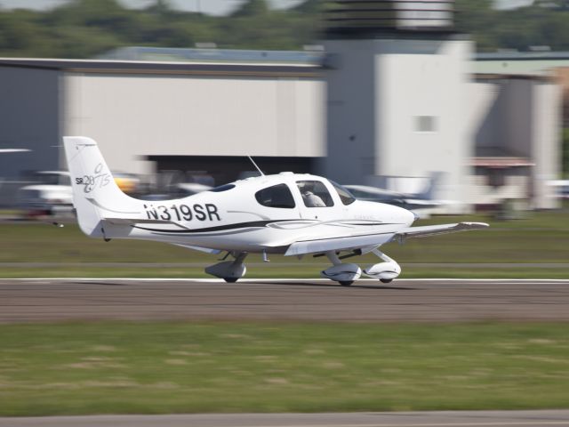 Cessna Skyhawk (N319SR) - Landing runway 08.