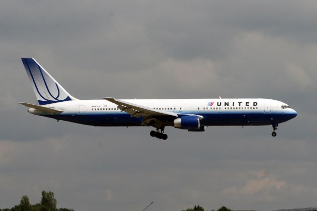 BOEING 767-300 (N643UA) - Arriving on 08-Jun-09 operating flight UAL938 from KORD.