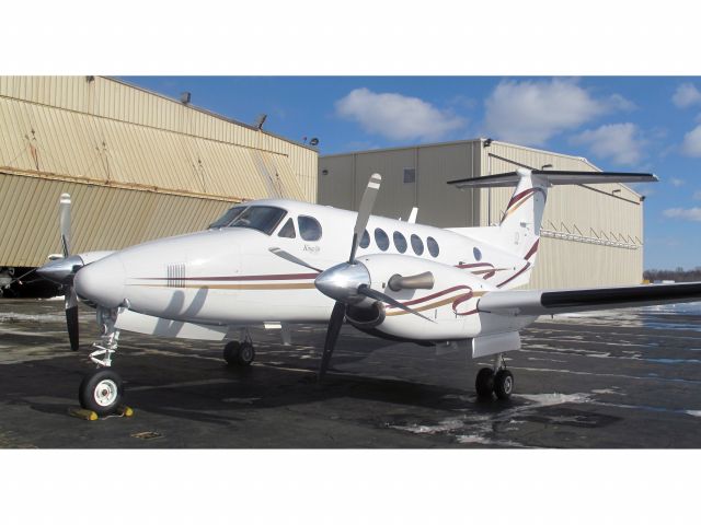 Beechcraft Super King Air 200 (N351CB)