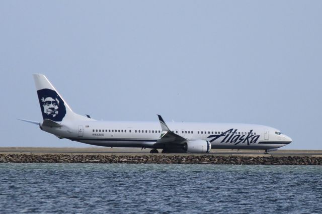 Boeing 737-800 (N483AS)