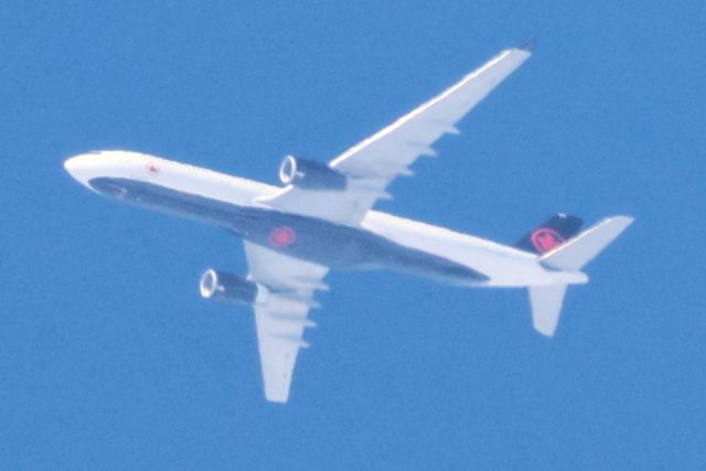 Airbus A330-300 (C-GEFA) - C-GEFA Airbus A-330 343-X Air Canada AC811 De Lisbonne LIS Vers Toronto YYZ. Altitude 9754 Mètres. Vitesse 589 KM/H. Survolant la ville de Lavaltrie QC. Le 06-04-2025 à 15:55.