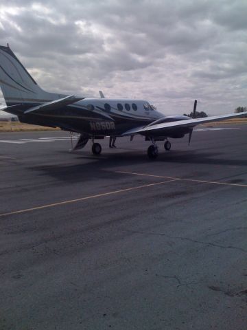 Beechcraft King Air 90 (N85DR) - Hermiston, OR Ramp