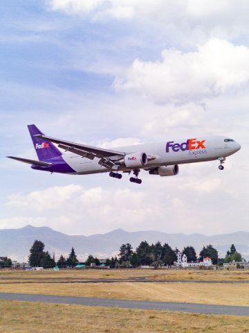 BOEING 767-300 (N123FEL) - Aterrizaje Marzo 12 2024 03:55 PM Aeropuerto Internacional Toluca Alexa Rin Rosalio 