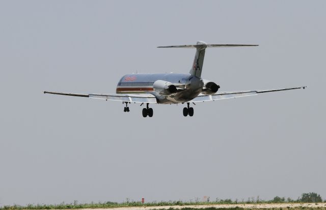 McDonnell Douglas MD-80 —