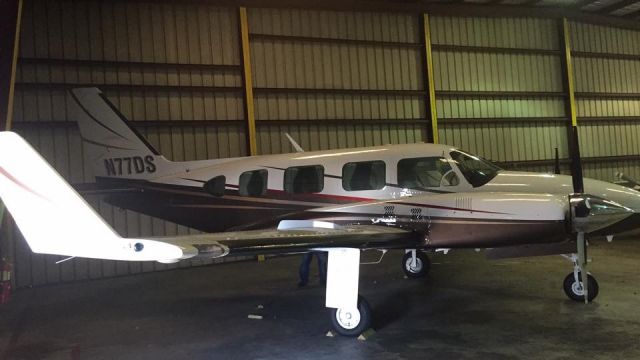 Piper Navajo (N77DS)