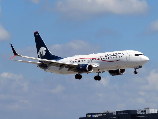 Boeing 737-800 —