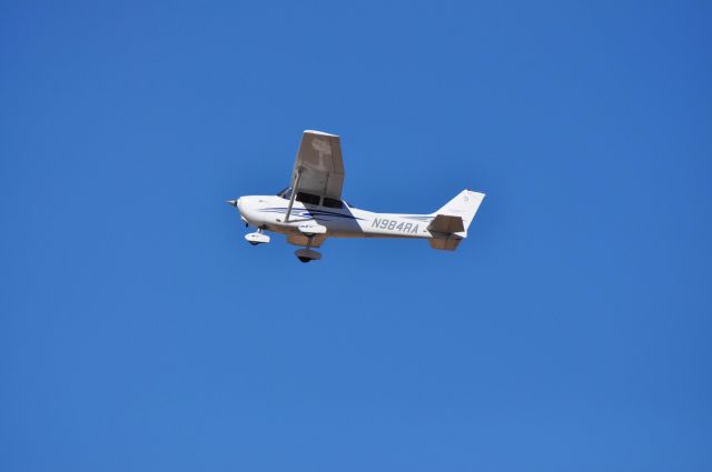 Cessna Skyhawk (N984RA) - Departing runway 20 @ KCDC