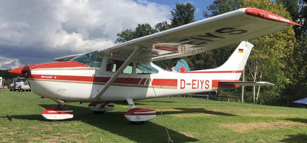 Cessna Skyhawk (D-EIYS)