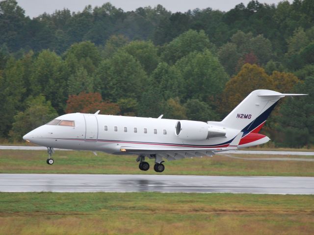 Canadair Challenger (N2MG) - Recently registered as N2MG from previous registration of N980SK, arriving on runway 20 KJQF - 10/5/09