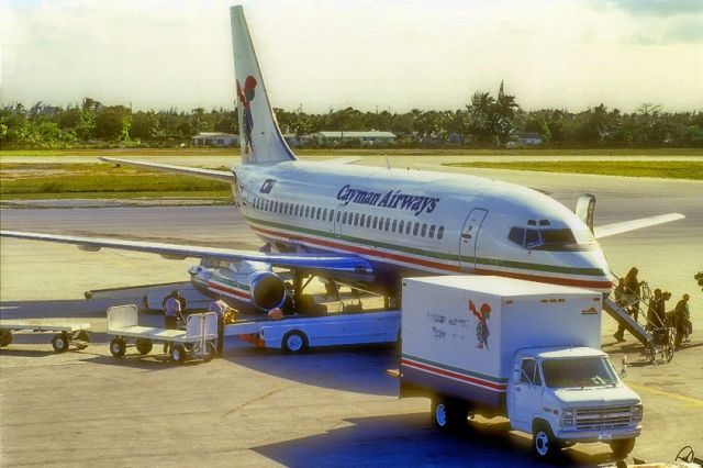 Boeing 737-200 (VR-CNN)