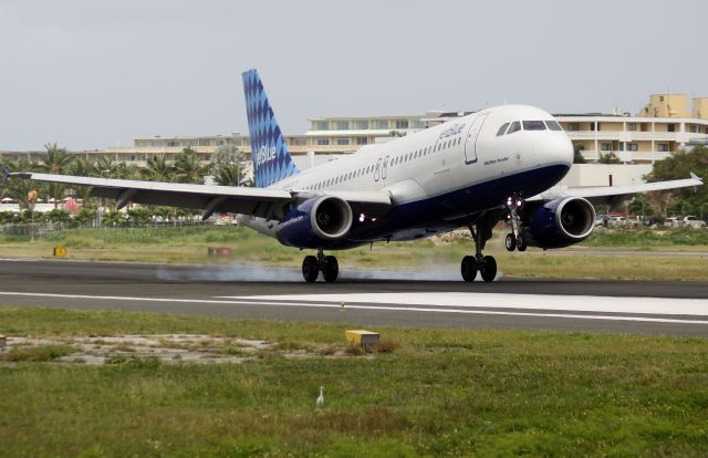 Airbus A320 (N506JB)