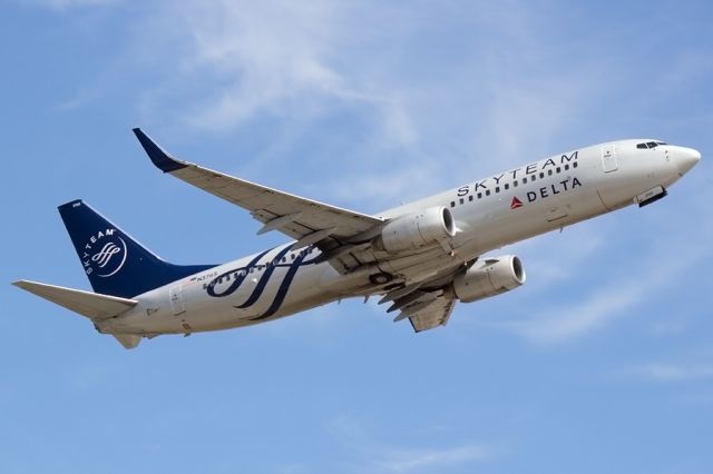 Boeing 737-800 (N3765) - Departing 21R from the Mac Deck. 04/12/2015