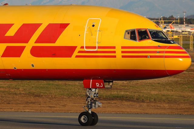 Boeing 757-200 (G-BMRJ)