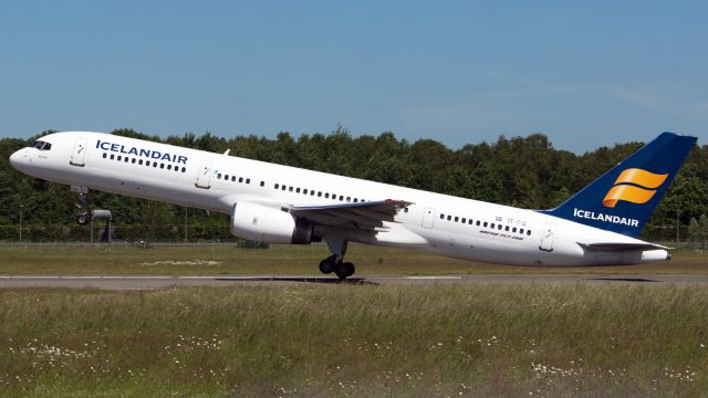 Boeing 757-200 (TF-FIW)