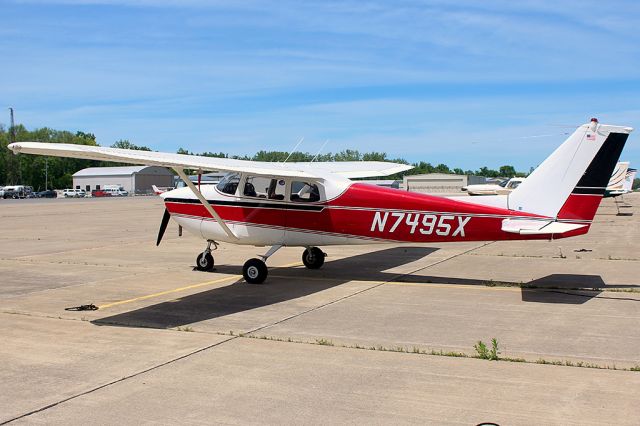 Cessna Skyhawk (N7495X)