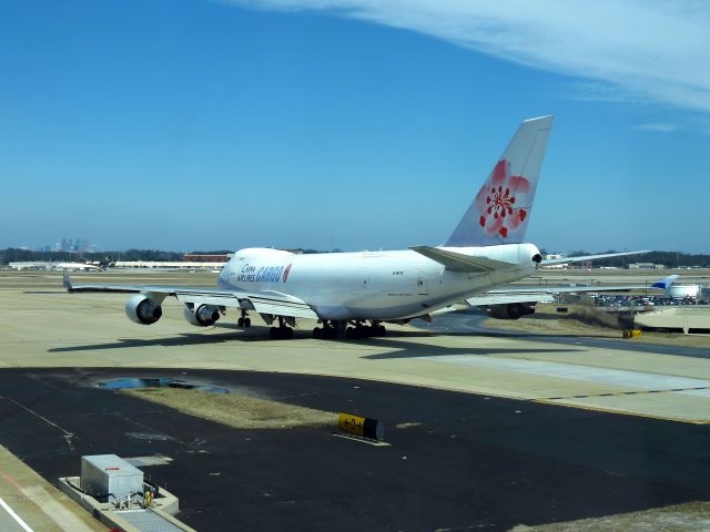 Boeing 747-400 (B-18710)