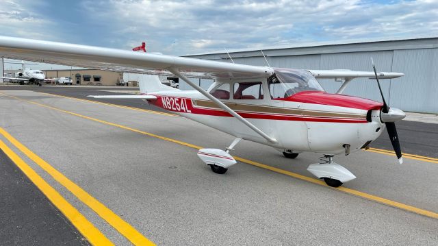 Cessna Skyhawk (N8254L)