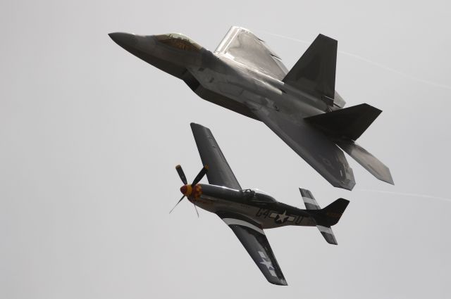 — — - Pilot Kevin Eldridge in a P-51 Mustang and an F-22 Raptor fighter jet piloted by Major John Cummings perform a U.S. Air Force Heritage Flight at the California International Airshow in Salinas, California, September 27, 2015. (Photo by Michael Fiala/Reuters)