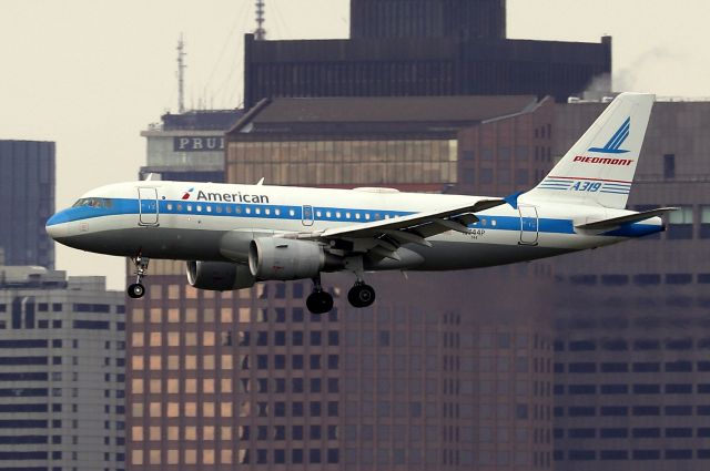 Airbus A319 (N744P) - American's 'Piedmont Heritage livery arriving from Reagan National