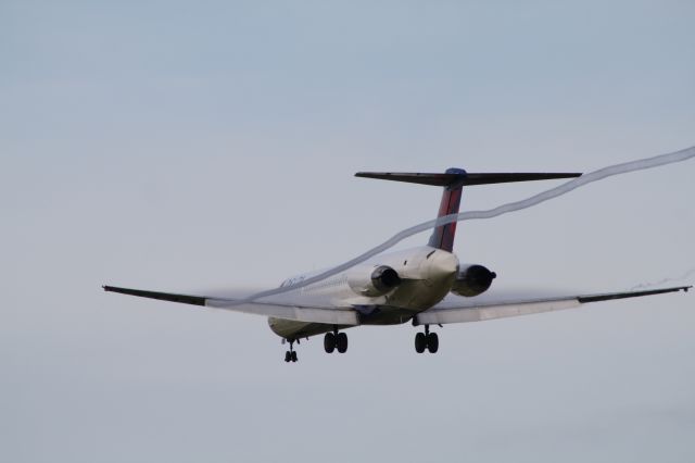 McDonnell Douglas MD-88 (N924DL)