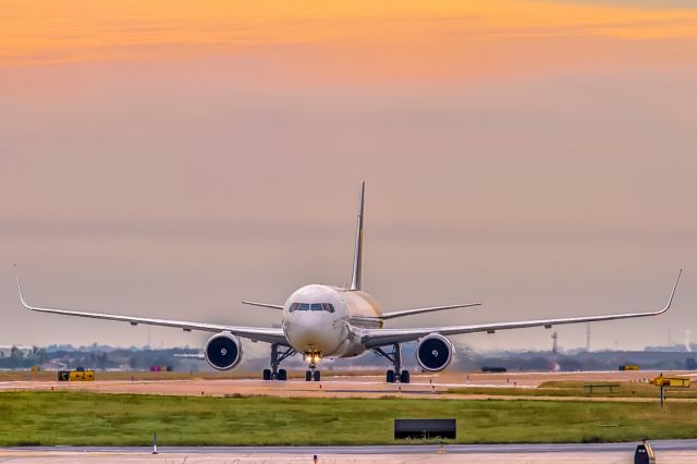 BOEING 767-300 —