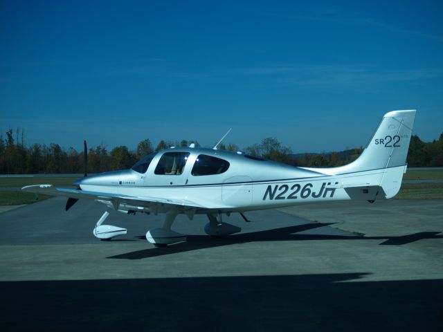 Cirrus SR-22 (N226JH)