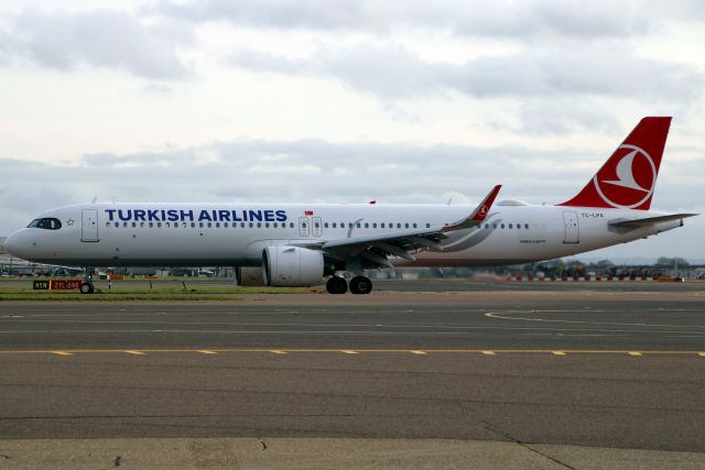 Airbus A321neo (TC-LPA) - Taxiing to Stand 217 on 25-Jan-24 operating flight THY1989 to LTFM.