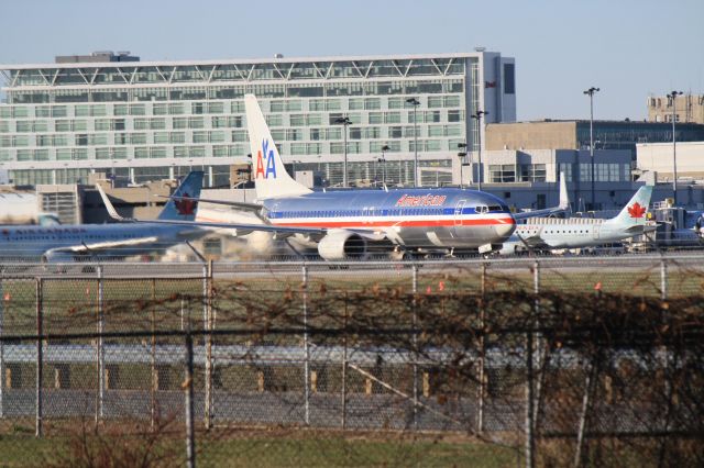 Boeing 737-800 (N879NN) - A busy Saturday morning at Montreal-Trudeau