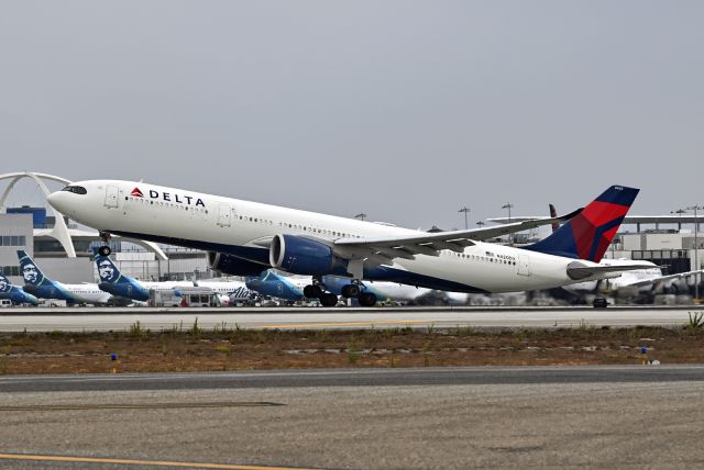 Airbus A330-900 (N420DX)
