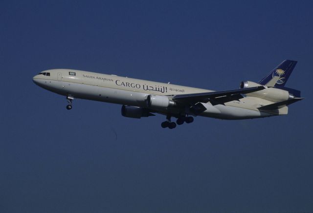 Boeing MD-11 (HZ-ANB) - Final Approach to Narita Intl Airport Rwy34L on 1998/10/08