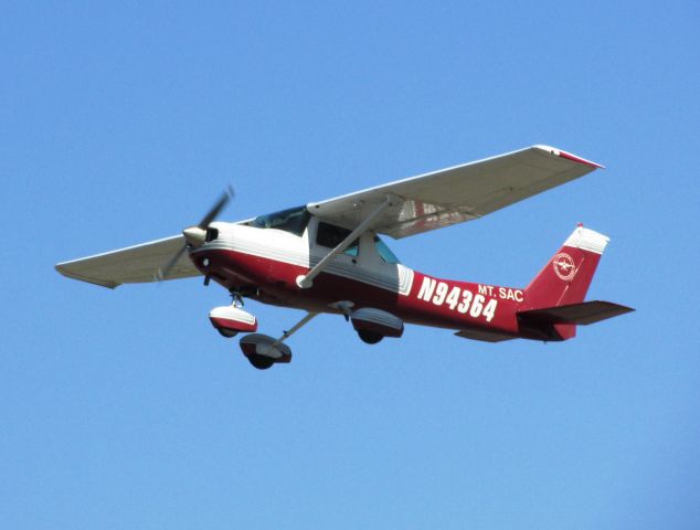 Cessna 152 (N94364) - Taking off RWY 26L
