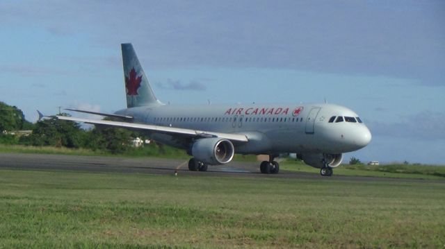 Airbus A320 (C-FGKH)