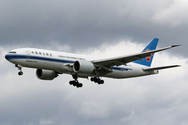 Boeing 777-200 (B-2042)