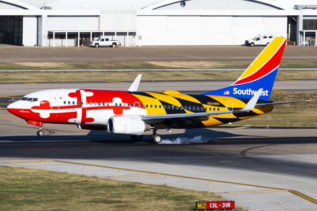 Boeing 737-700 (N214WN)