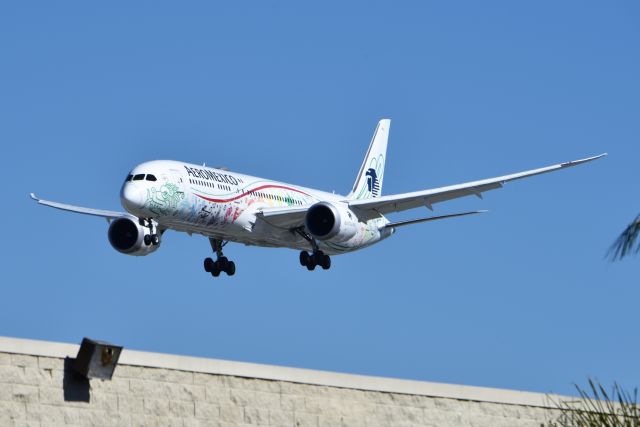 Boeing 787-8 (XA-ADL) - 02-09-23