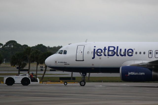 Airbus A320 (N639JB) - JetBlue Flight 164 (N639JB) "A Little Blue Will Do" prepares for flight at Sarasota-Bradenton International Airport