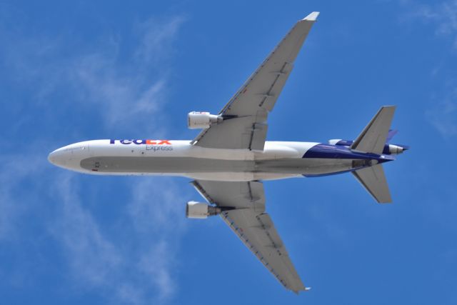 Boeing MD-11 (N631FE) - @2500 AGL Over the top of my house as seen from my backyard 03-12-22