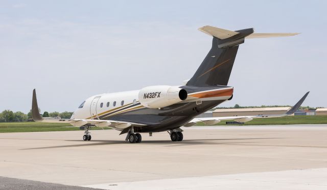 Embraer Legacy 450 (N432FX) - An Embraer Praetor 500 stops on the ramp at KPPO.