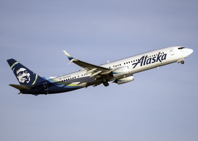 Boeing 737-900 (N278AK)