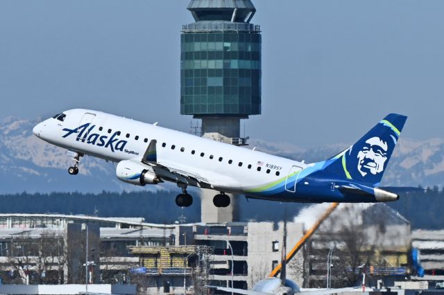 Embraer 175 (N189SY)