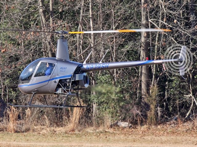 Robinson R-22 (N939SH) - Flyind at Cross Keys