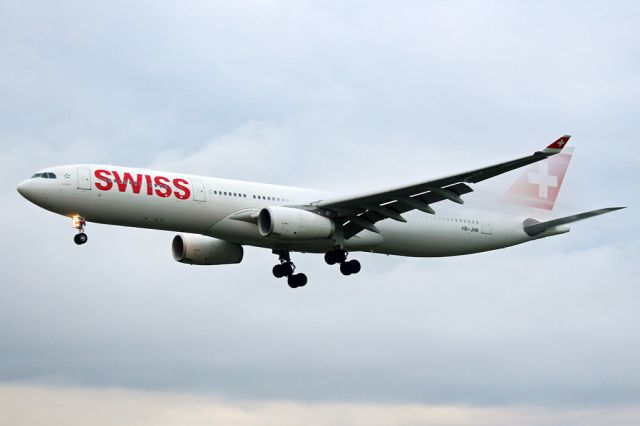 Airbus A330-300 (HB-JHK)