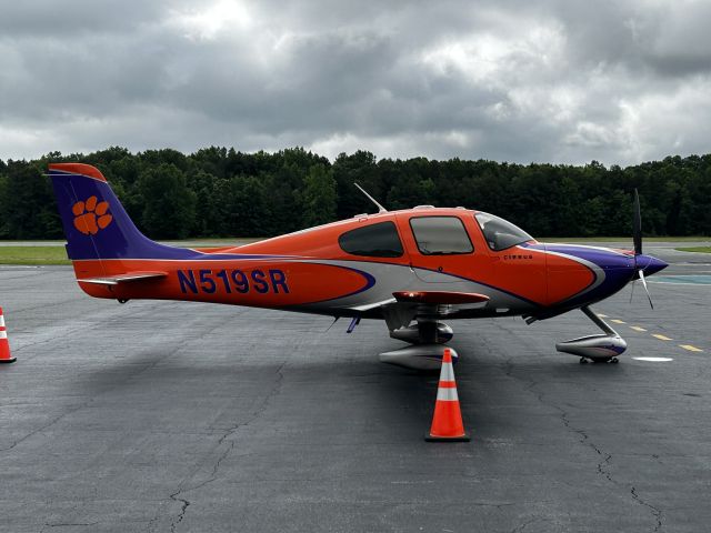 Cirrus SR-22 (N529SR)