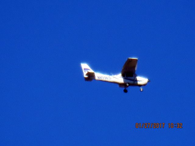 Cessna Skyhawk (N833KS) - Kansas State University training flight 33 out of Salina KS.