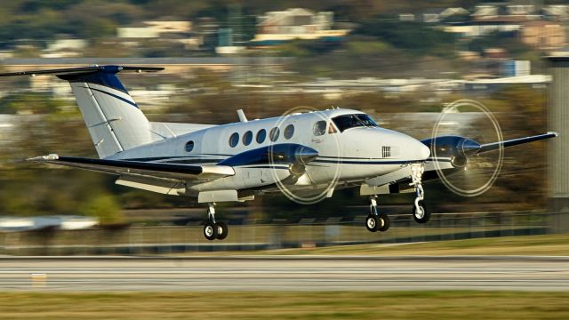 Beechcraft Super King Air 200 (N878RA) - 22 arrival.