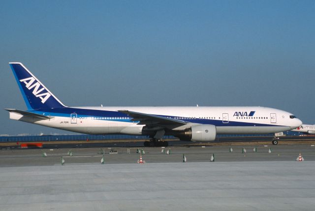 Boeing 777-200 (JA701A) - Taxing at Tokyo-Haneda Intl Airport on 2003/02/21