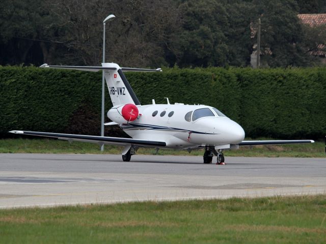 Cessna Citation Mustang (HB-VWZ) - aérodrome de La Mole - Saint Tropez